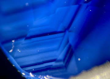 Blocky-milky-zoning-in-a-suspected-Kashmir-sapphire