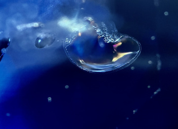 Glassy-heat-altered-fingeprint-in-a-sapphire