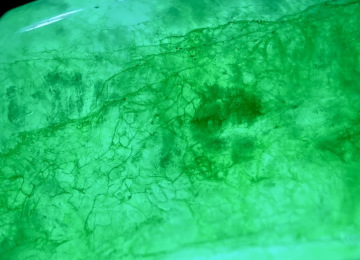 Green-colour-concentrated-in-fractures-show-evidence-of-dye-in-this-jade-bangle