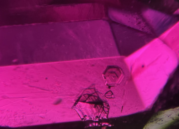 Hexagonal-crystal-in-a-ruby