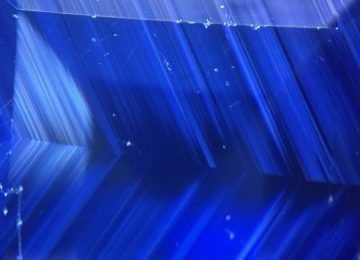 Hexagonal-zoning-in-a-sapphire-rotated