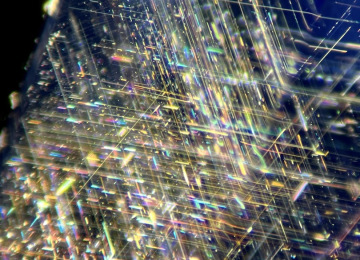 Intersecting-long-and-short-fine-rutile-silk-in-a-sapphire