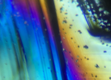 Iridescence-in-a-fracture
