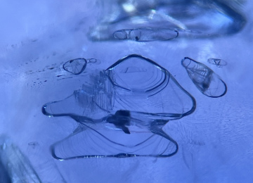 Irregular-negative-crystal-feature-in-a-Sri-Lankan-sapphire