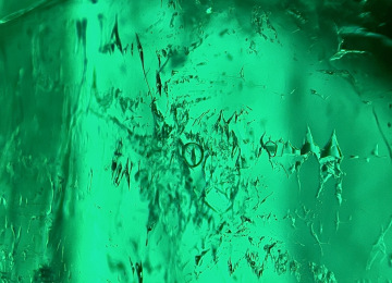 Jagged-cavities-in-a-Colombian-emerald-with-central-gas-bubbles-resembling-a-beasts-eye