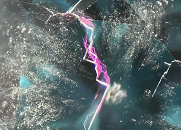 Pink-flash-in-a-fracture-filled-diamond