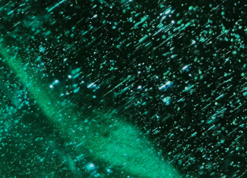 Rain-like-tubular-cavities-in-a-Brazilian-emerald