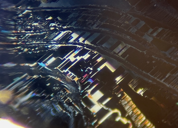 Rows-of-rectilinear-fingerprints-in-a-sapphire