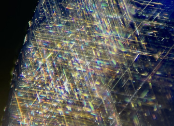 Scintillating-rutile-silk-in-a-sapphire