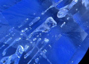 Series-of-irregular-negative-crystals-in-a-Sri-Lankan-sapphire-3