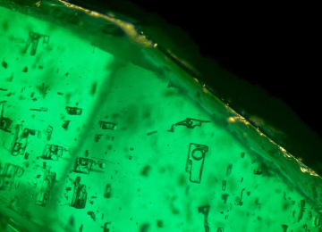 Slightly-irregular-blocky-multi-phase-inclusions-in-a-suspected-Zambian-emerald