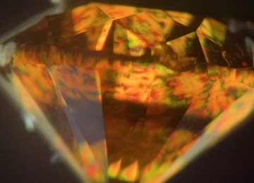 Strain-pattern-observed-between-crossed-polarisers-in-a-natural-brown-diamond